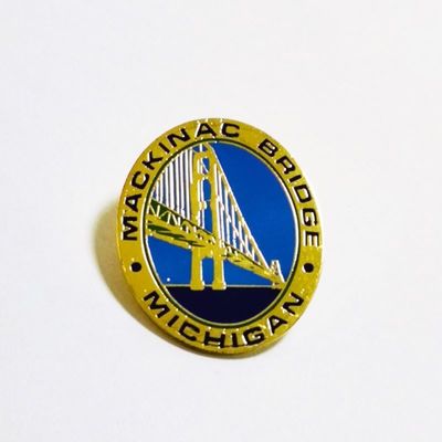 Beli 1.5 Inch Stamping Hard Lapel Enamel Pin Mackinac Bridge Desain Dengan Bentuk Oval online manufacture