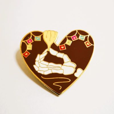 Iron Heart Shaped Stamped Custom Hard Enamel Pins With Gold Plating And Double Posts