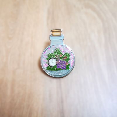 Eye-Catching Perfume Bottle Shape Soft Enamel Glittering Colors Epoxy Coated Lapel Pin